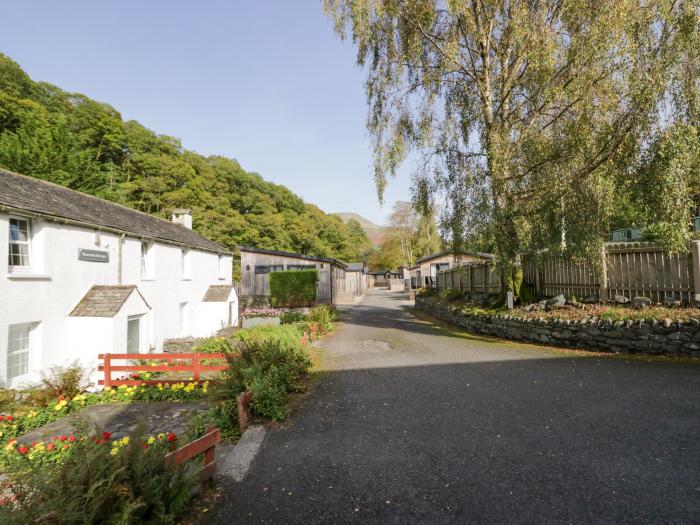 The Bothy is in Keswick, in Cumbria. Single-storey lodge with rural views. In national park. Family.