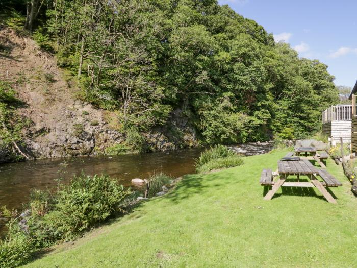 The Bothy is in Keswick, in Cumbria. Single-storey lodge with rural views. In national park. Family.