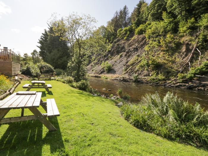 The Bothy is in Keswick, in Cumbria. Single-storey lodge with rural views. In national park. Family.