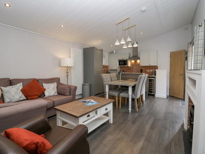 The Bothy is in Keswick, in Cumbria. Single-storey lodge with rural views. In national park. Family.