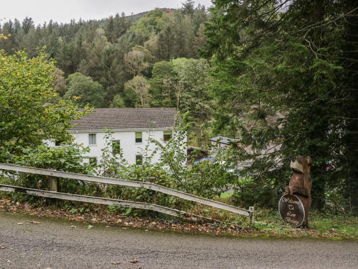 Apartment 1, is in Keswick, Cumbria. Ground-floor apartment in national park. Riverside views. Pets.