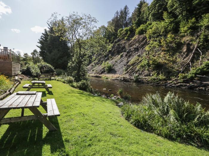 Apartment 2, Keswick, Cumbria. Two-bedroom apartment near River Greta. Family-friendly. Pet-friendly