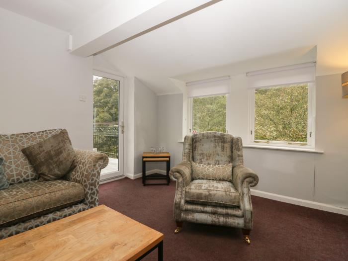 Apartment 6 is in Keswick, in Cumbria. Second-floor apartment with river views. Pet-friendly. Family