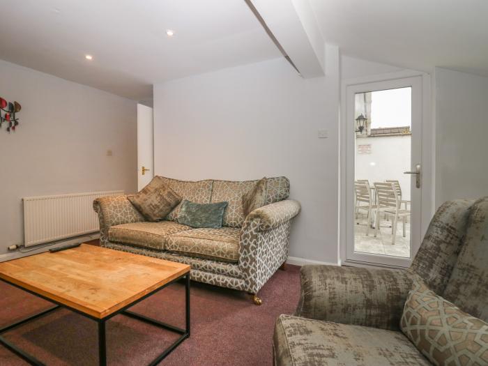 Apartment 6 is in Keswick, in Cumbria. Second-floor apartment with river views. Pet-friendly. Family