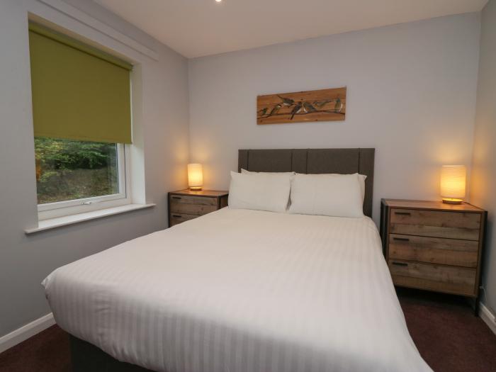 Apartment 6 is in Keswick, in Cumbria. Second-floor apartment with river views. Pet-friendly. Family