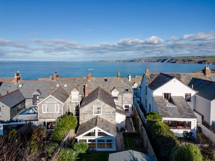 Tre Lowen, Port Isaac, Cornwall. Contemporary. Stunning sea views. Smart TV. Woodburning stove. WiFi