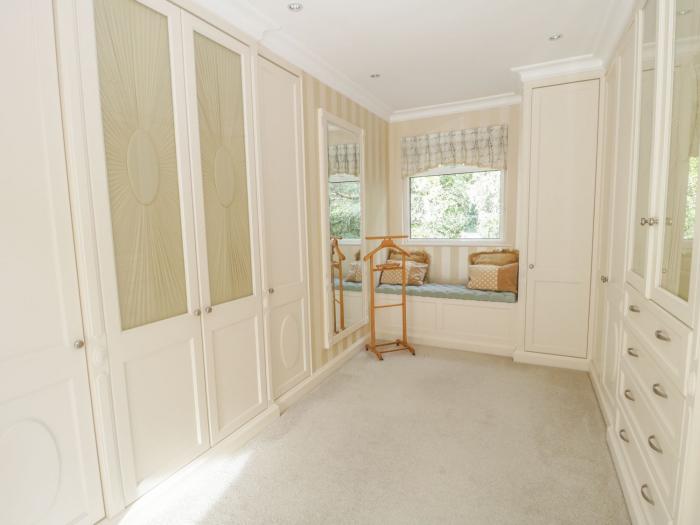 Branksome Wood House in Poole, Dorset. Close to amenities. Indoor swimming pool. Hot tub. Woodburner