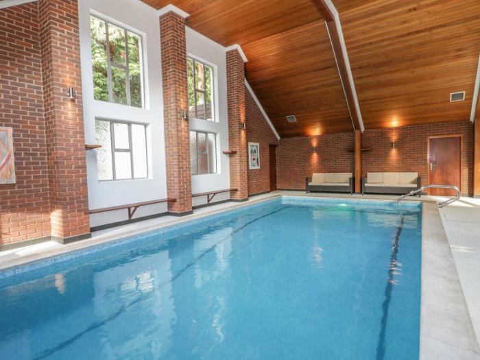 Branksome Wood House in Poole, Dorset. Close to amenities. Indoor swimming pool. Hot tub. Woodburner