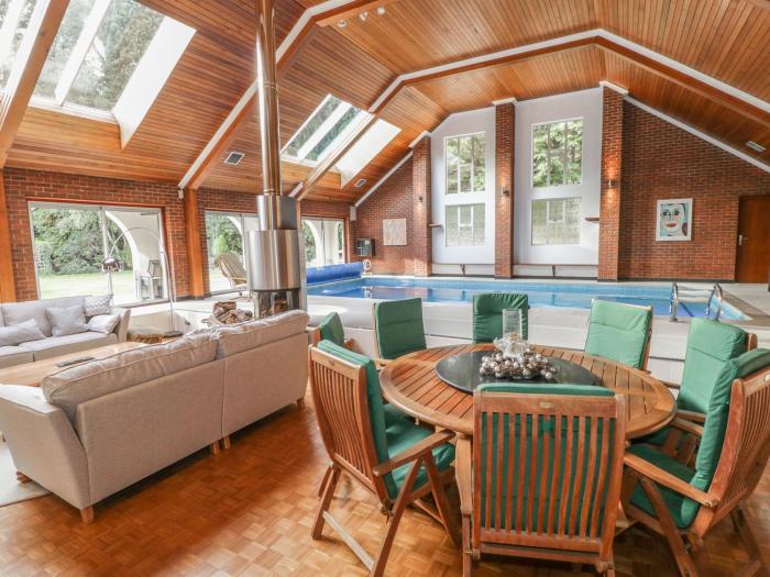 Branksome Wood House in Poole, Dorset. Close to amenities. Indoor swimming pool. Hot tub. Woodburner