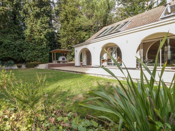 Branksome Wood House in Poole, Dorset. Close to amenities. Indoor swimming pool. Hot tub. Woodburner