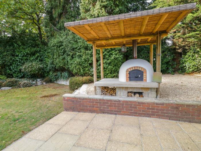 Branksome Wood House in Poole, Dorset. Close to amenities. Indoor swimming pool. Hot tub. Woodburner