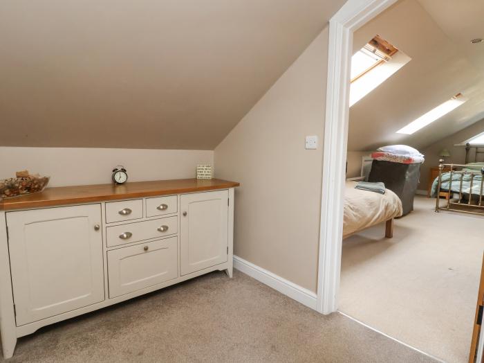 Hillside House, near Tarvin, Cheshire. Open-plan living space. Woodburning stove. Pet-friendly. WiFi