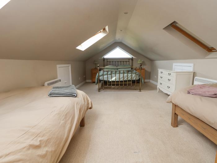 Hillside House, near Tarvin, Cheshire. Open-plan living space. Woodburning stove. Pet-friendly. WiFi