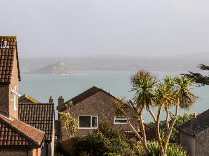 Chi an Vre, Newlyn, Cornwall. Pet-friendly. Close to a shop, a pub, and beach. Off-road parking. TV.