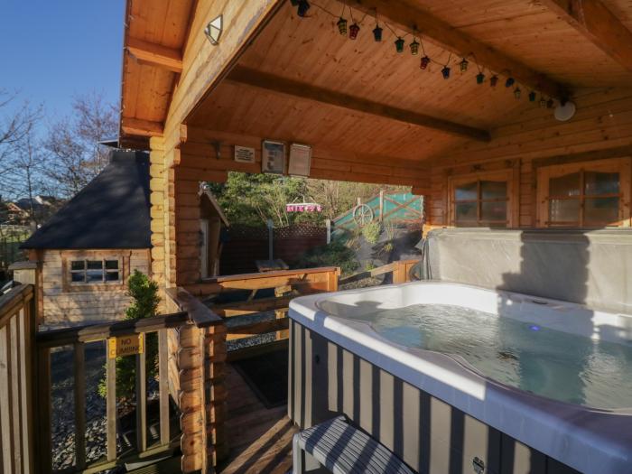 Ballinorig Lodge, Cleator Moor, Cumbria. Single-storey lodge. Countryside location. Private hot tub.