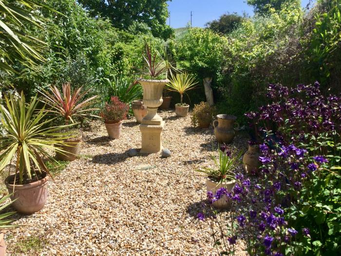 Elworth Farmhouse Cottage, near Portesham, Dorset. One-bedroom, thatched cottage with swimming pool.