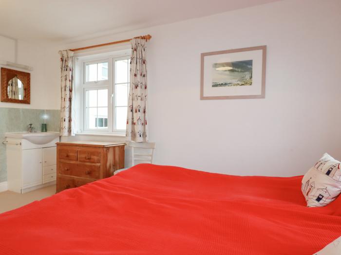 Trewillig Cottage, in Tredrizzick, Cornwall. Close to shop and beach. Pet-friendly. Enclosed garden.