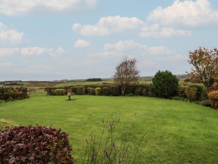 The Barn, Middleton near Ponteland, Northumberland. Near National Park. Large garden. Couple's. Pets