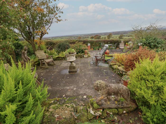 The Barn, Middleton near Ponteland, Northumberland. Near National Park. Large garden. Couple's. Pets