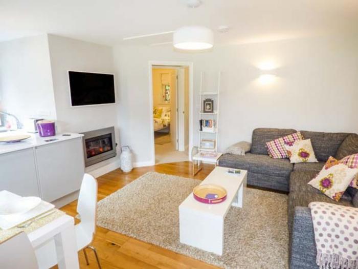 T'whit T'woo in Windermere, Cumbria. Two-bedroom bungalow in Lake District National Park. Near shops