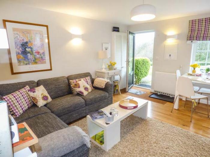 T'whit T'woo in Windermere, Cumbria. Two-bedroom bungalow in Lake District National Park. Near shops