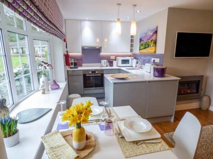 T'whit T'woo in Windermere, Cumbria. Two-bedroom bungalow in Lake District National Park. Near shops