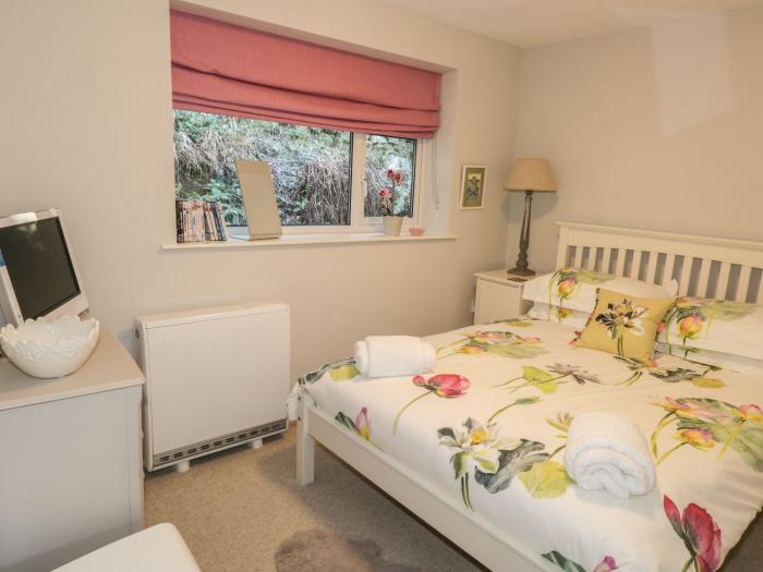 T'whit T'woo in Windermere, Cumbria. Two-bedroom bungalow in Lake District National Park. Near shops