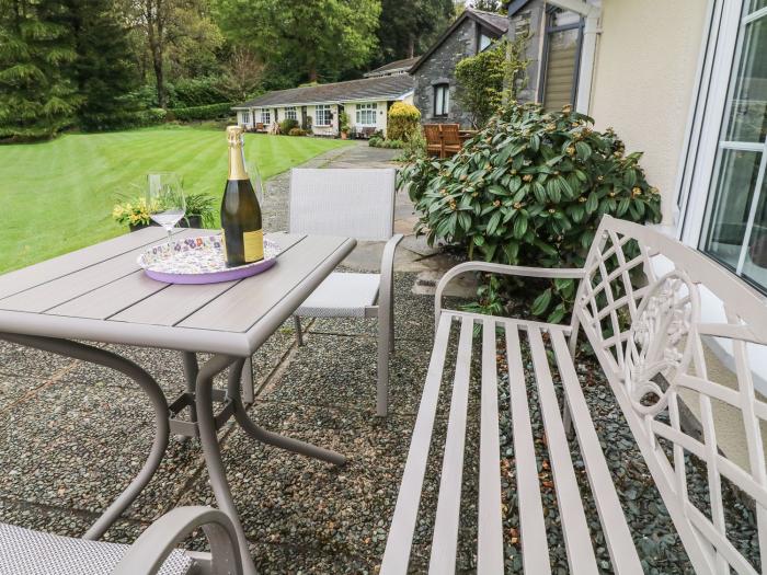 T'whit T'woo in Windermere, Cumbria. Two-bedroom bungalow in Lake District National Park. Near shops