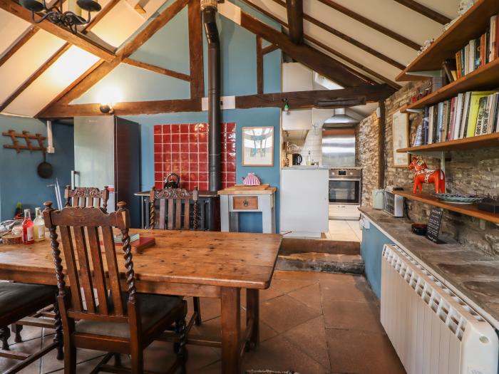 Forest View Barn nr Beguildy, Powys. One-bedroom cowshed conversion. Countryside views. Pet-friendly