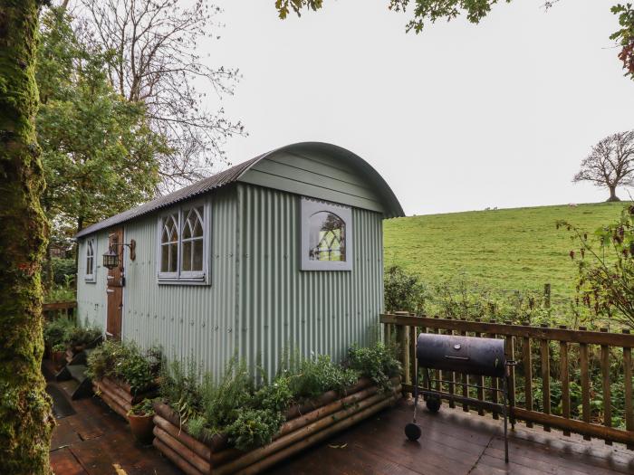 Nadine is near Beguildy, Powys. Single-storey hut, offering a couple's retreat. Rural. Pet-friendly.