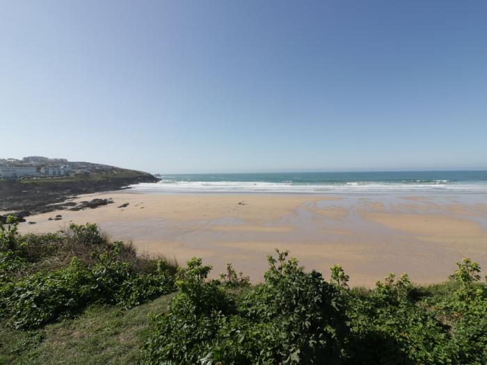 31 Cliff Edge, Newquay, Cornwall. Second-floor apartment set in a contemporary building. Sea vistas.