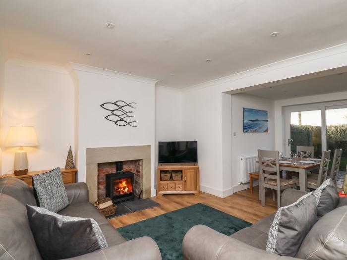 Maywood, in Seahouses, Northumberland. Close to amenities and a beach. Sea views. Woodburning stove.