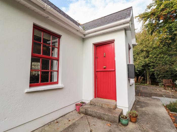 Kyleatunna nr Ennis, County Clare. Two-bedroom home with woodland views. Pet-friendly. Family. Rural