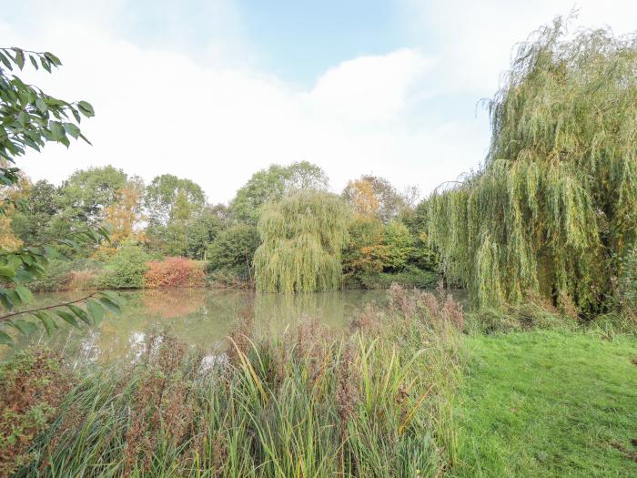 Ratty's Retreat, Candlesby near Partney, Lincolnshire. Countryside views. Near AONB. Pets. WiFi. TV.