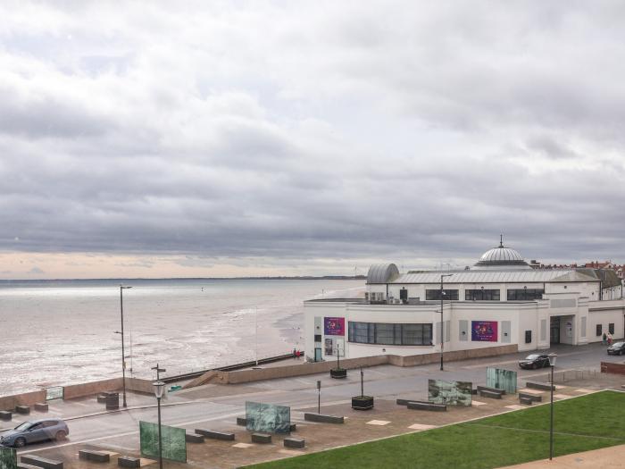 Apt 3 @ Hunter's Quay, Bridlington, East Riding of Yorkshire. Close to beach, shop and pub. WiFi. TV