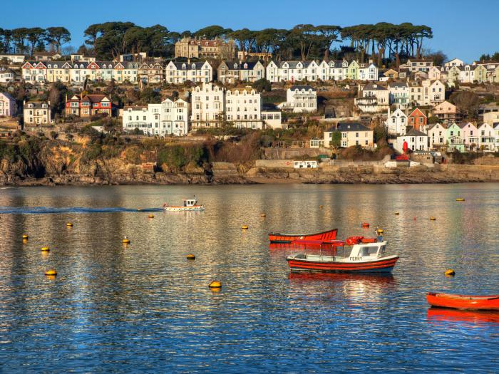 Pendragon Cottage Lerryn, Cornwall. Pet-friendly. River views. Close to amenities. Woodburning stove