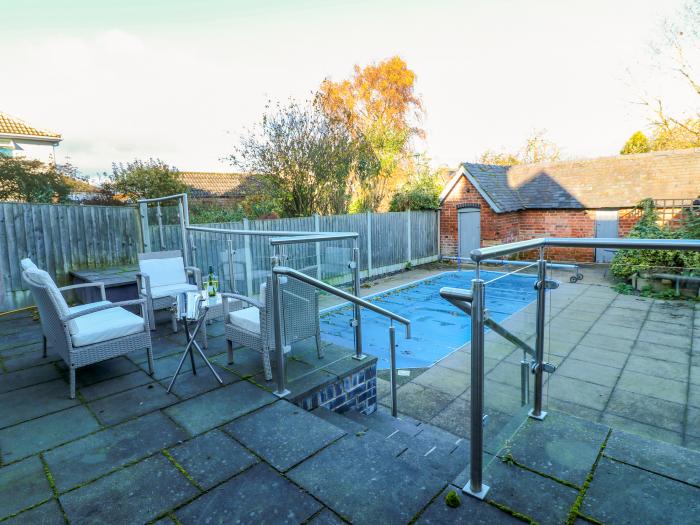 7 The Village, West Hallam, Stanley, Derbyshire. Swimming pool. Close to amenities. Peak District NP