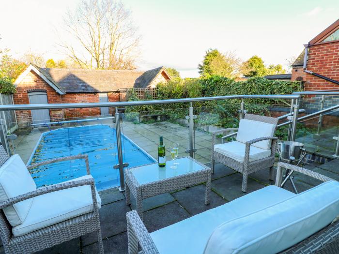 7 The Village, West Hallam, Stanley, Derbyshire. Swimming pool. Close to amenities. Peak District NP