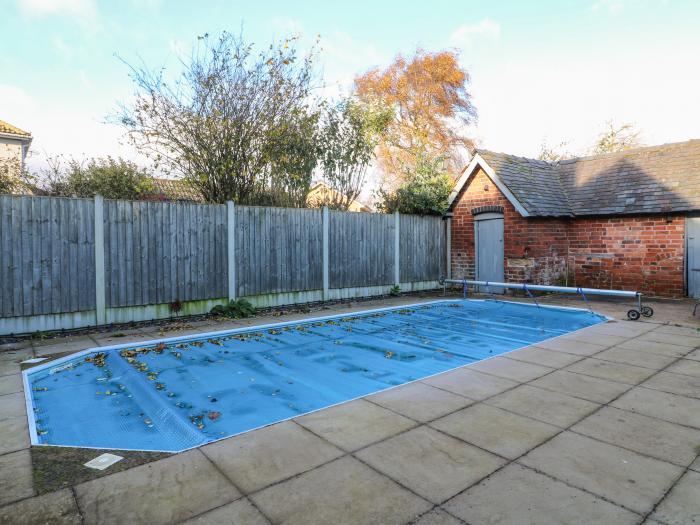 7 The Village, West Hallam, Stanley, Derbyshire. Swimming pool. Close to amenities. Peak District NP