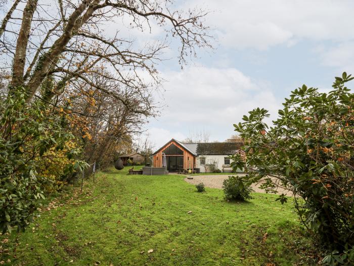 Glas Y Dorlan, Newport, Pembrokeshire. Close to a pub, river, and the coast. Woodburning stove. Pets