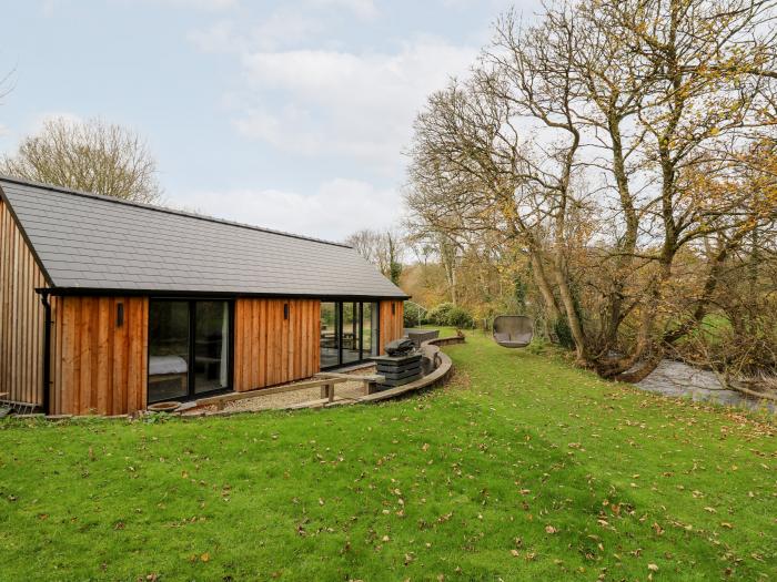 Glas Y Dorlan, Newport, Pembrokeshire. Close to a pub, river, and the coast. Woodburning stove. Pets