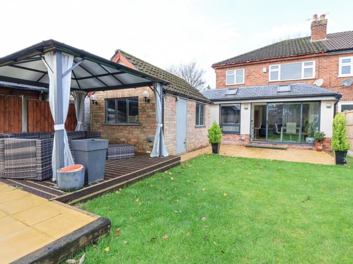 Rainbows End, in Christleton, Cheshire. Three-bedroom home near amenities. Stylish. Enclosed garden.