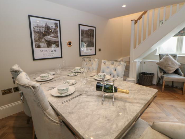 Netherdale House is in Buxton, Derbyshire. Two-bedroom, stylish home, near amenities and attractions