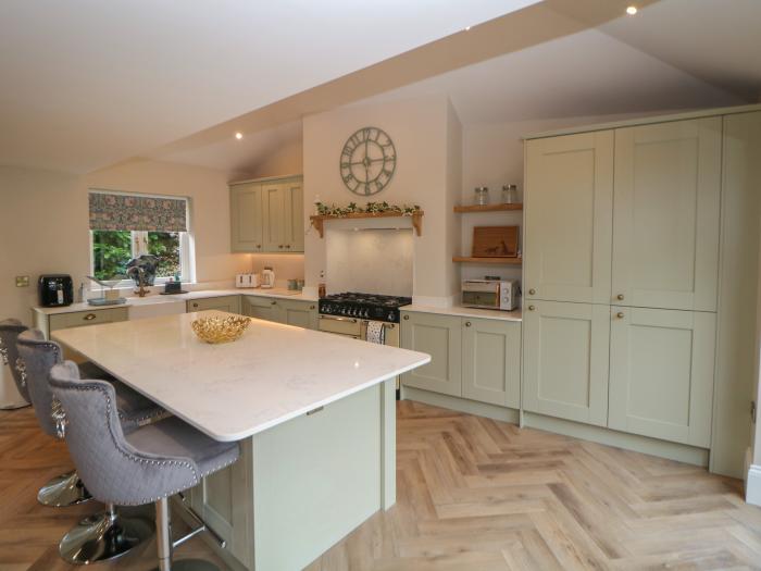 Netherdale House is in Buxton, Derbyshire. Two-bedroom, stylish home, near amenities and attractions