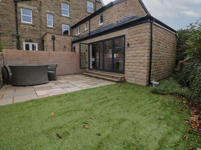 Netherdale House is in Buxton, Derbyshire. Two-bedroom, stylish home, near amenities and attractions