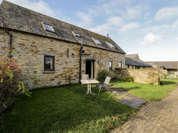 Well Cottage in Oddington, Gloucestershire. Semi-detached. Dog-friendly. Off-road parking. Barbecue.