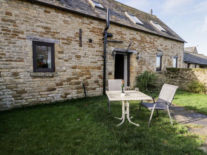 Well Cottage in Oddington, Gloucestershire. Semi-detached. Dog-friendly. Off-road parking. Barbecue.