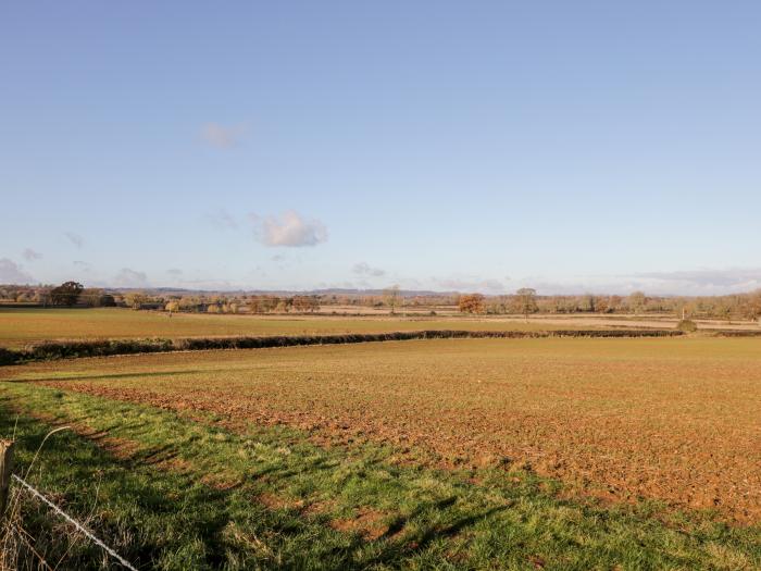 Well Cottage in Oddington, Gloucestershire. Semi-detached. Dog-friendly. Off-road parking. Barbecue.