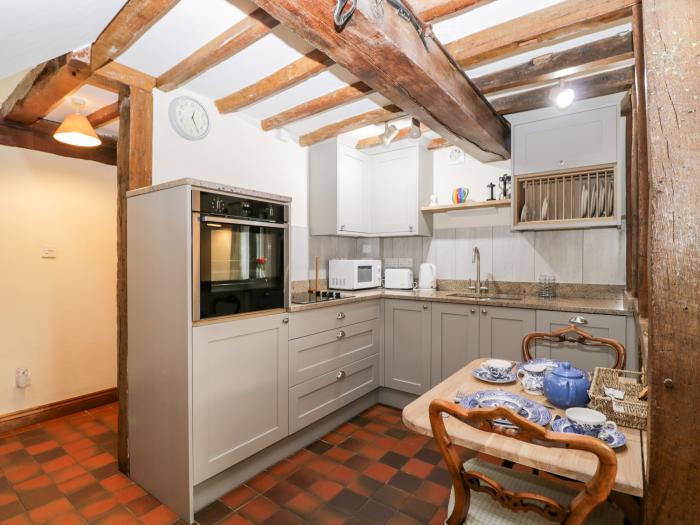 Well Cottage in Oddington, Gloucestershire. Semi-detached. Dog-friendly. Off-road parking. Barbecue.