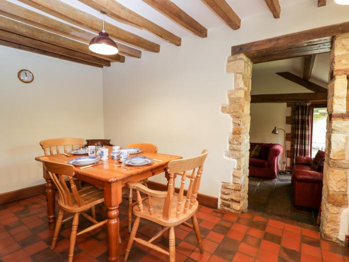 Stable Cottage in Oddington, Gloucestershire. Semi-detached. Walks nearby. Off-road parking. 3 pets.